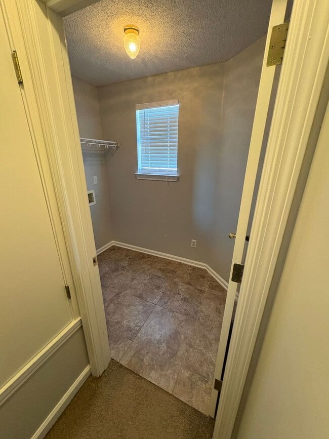 Building Photo - Beautiful 3 bedroom 2 bath home in Cordova, TN 38016