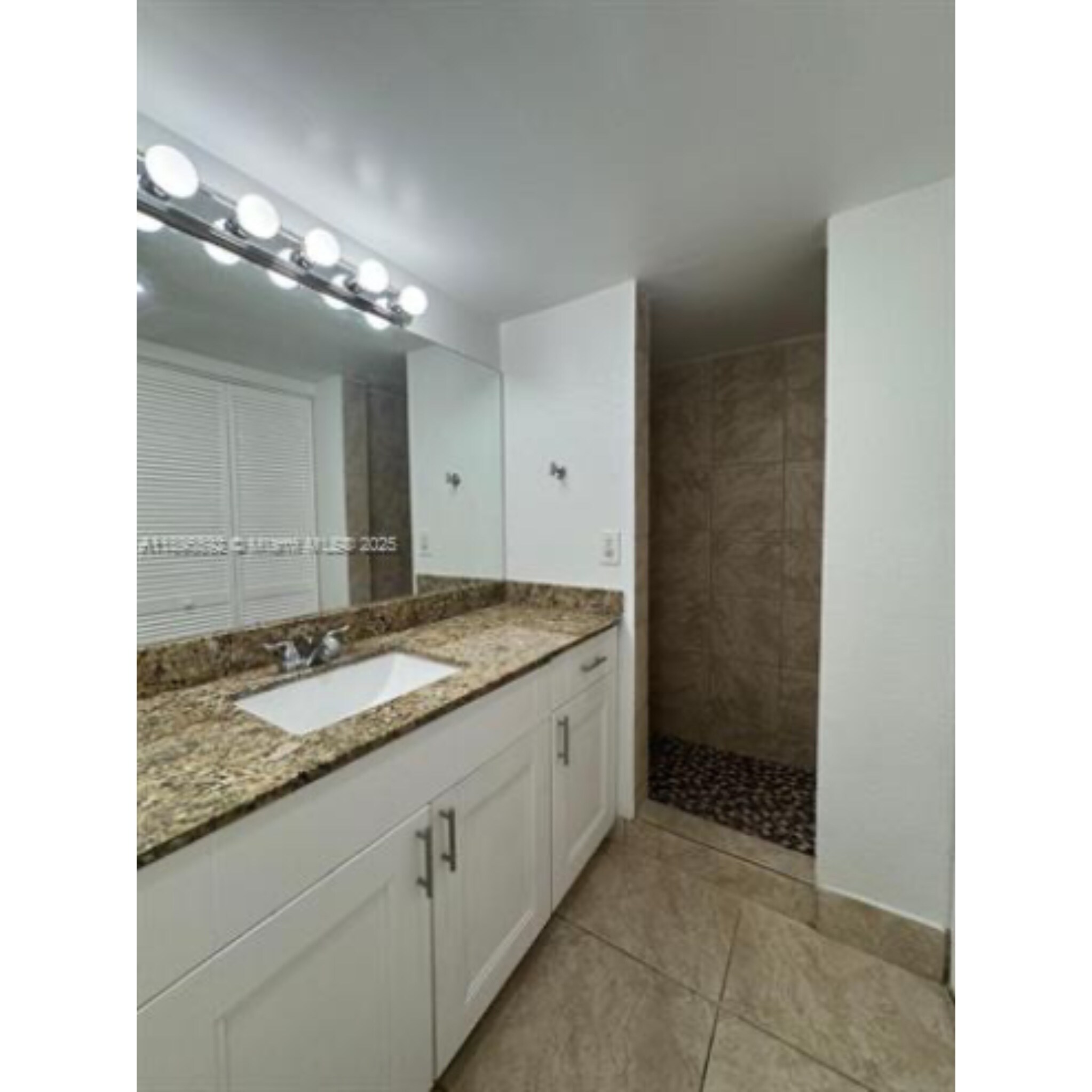 Building Photo - 4235 N University Dr