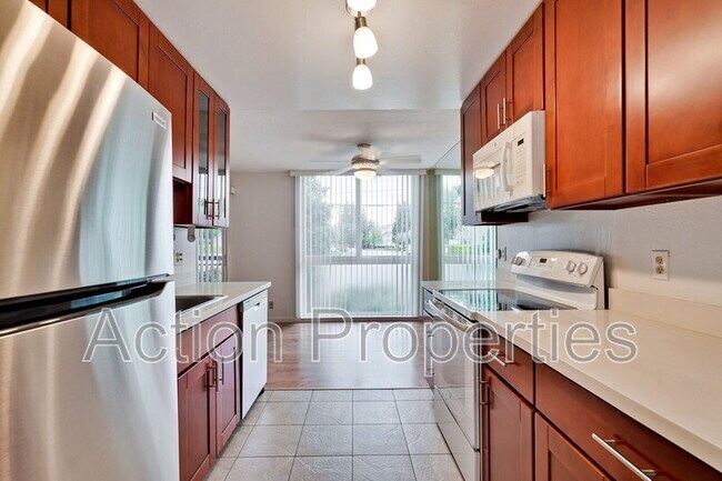 Building Photo - 181 Del Medio Ave