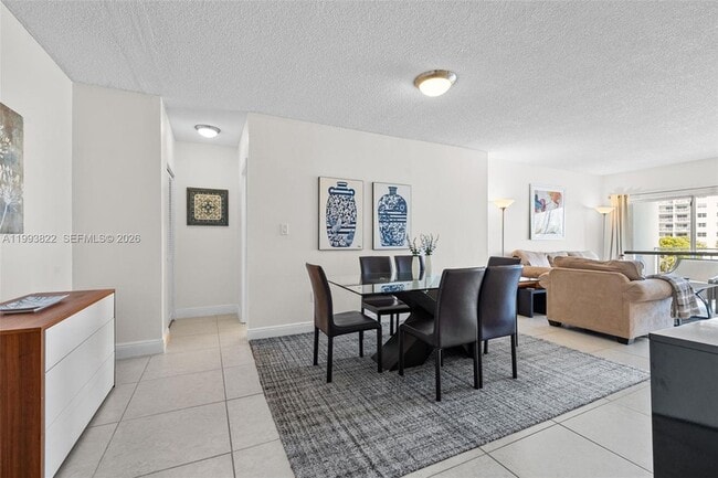 Building Photo - 500 Bayview Dr