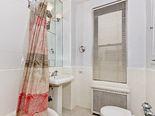 Bathroom - 2052 N Lincoln Park W