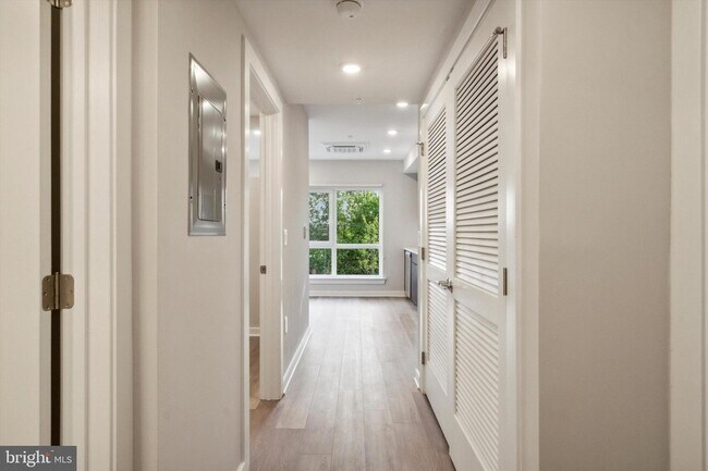 Building Photo - 3449 Scotts Ln