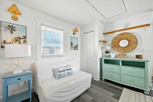 Building Photo - 235 10th Ave NE