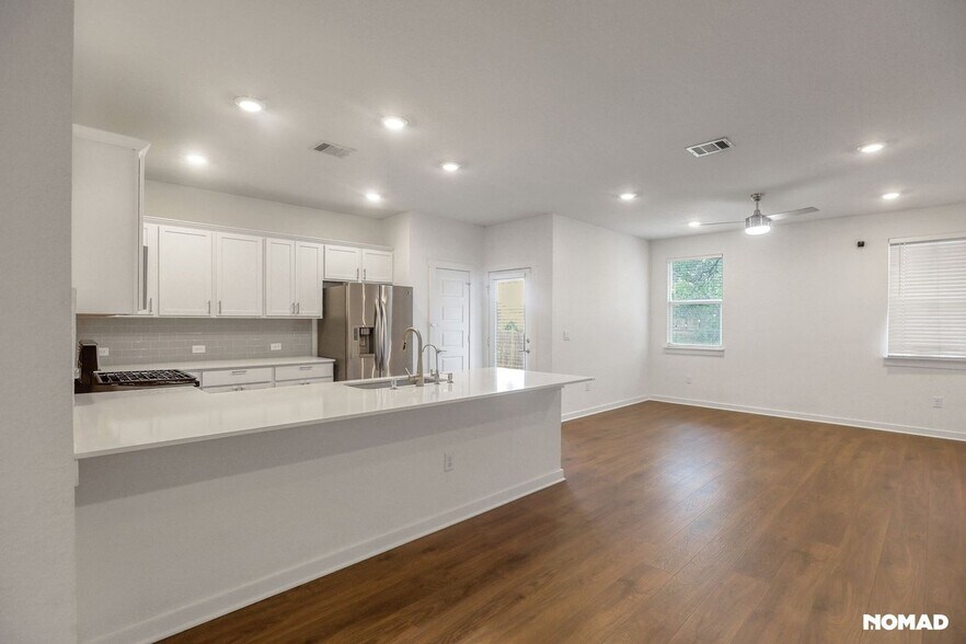 Building Photo - 280 Geminiflora Bend