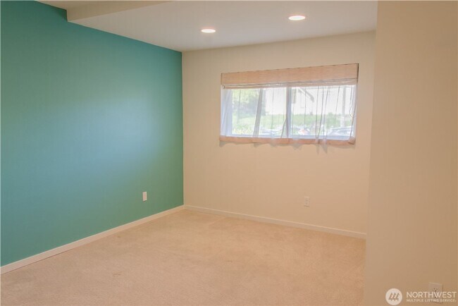 Building Photo - 2bd/1ba Seattle Home