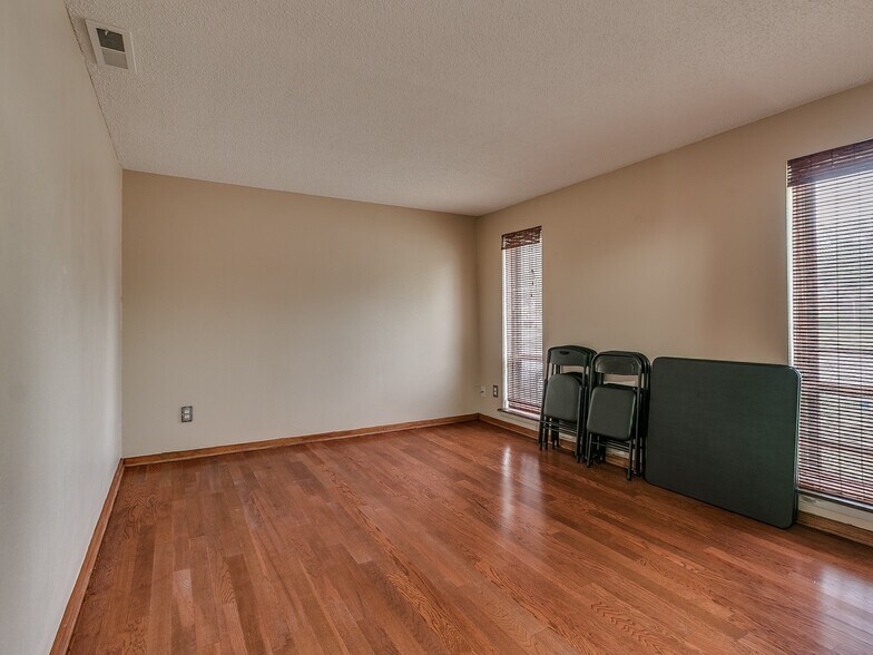 Optional 4th bedroom - 1548 Bradley Pl