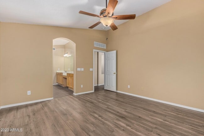 Building Photo - 295 W Goldfinch Way