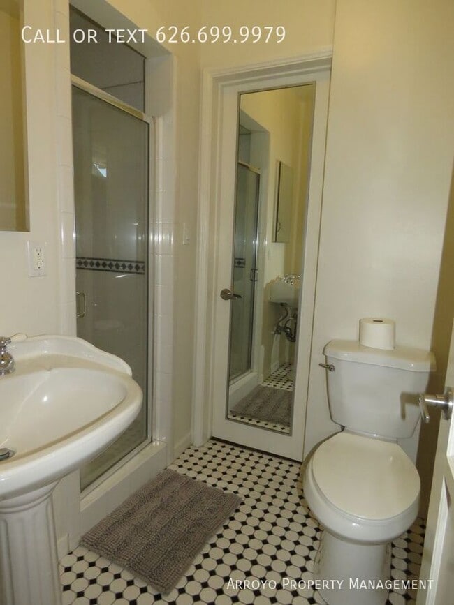 Building Photo - 1212 N Story Pl