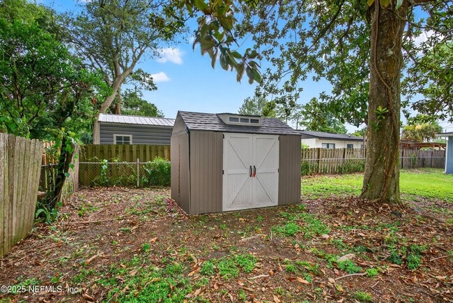 Building Photo - 6190 Mercer Cir E