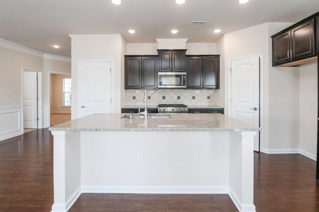 Building Photo - Stunning 4BD, 3BA Cary Home in Prime Locat...