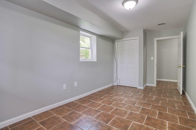 Building Photo - 205 Halladay St
