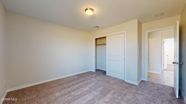 Building Photo - 500 La Entrada Cir