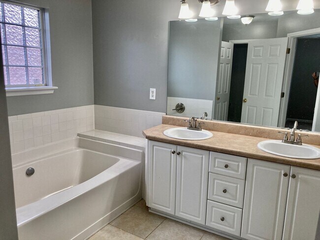 Building Photo - Family Home in Grovetown