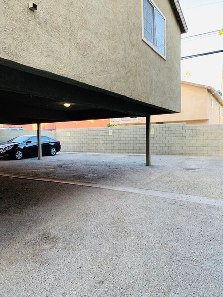 Private parking area behind the building - 136 N Mariposa Ave