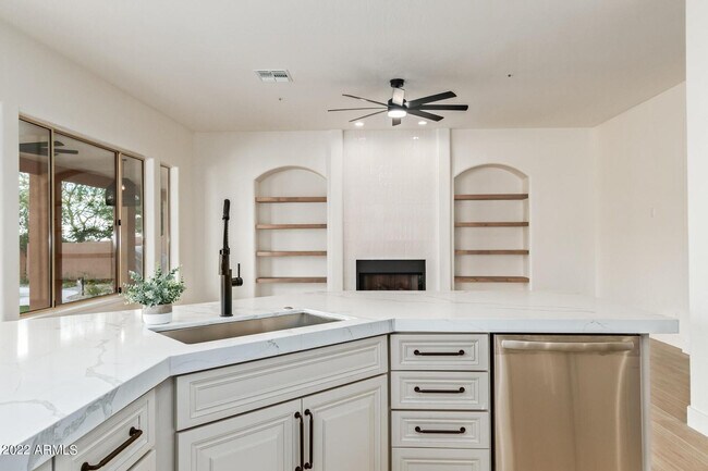 Building Photo - 13761 E Lupine Ave