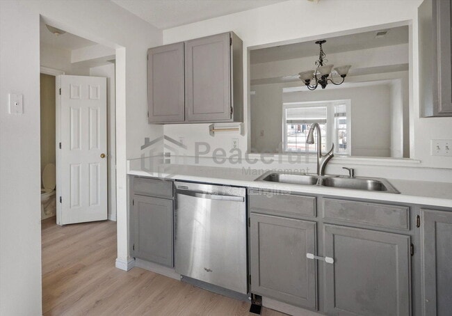 Building Photo - 988 S 810 E