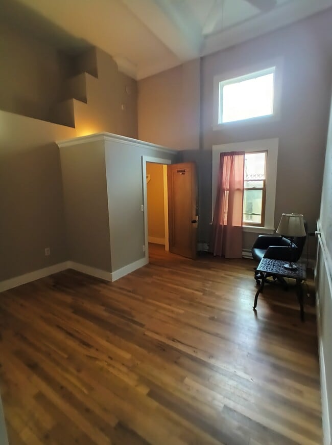 Building Photo - 2009 2nd St NE