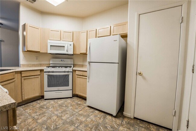 Building Photo - 7224 Pinon Crest Ct