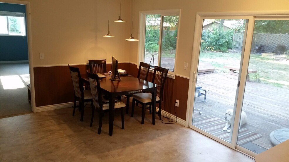 Dining room - 4061 NE Brogden St