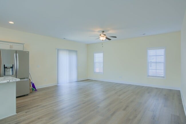 Building Photo - Charming 3-Bedroom Home for Rent in Rogers Farm