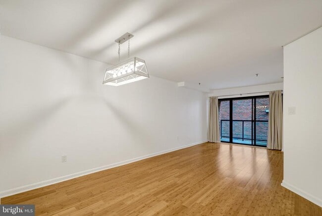 Building Photo - 1029 N Stuart St