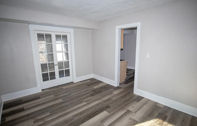 Building Photo - Charming 2-Bedroom Single Family Home Available!