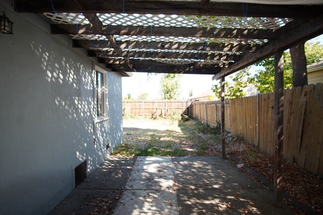 Building Photo - 2739 Kroy Way