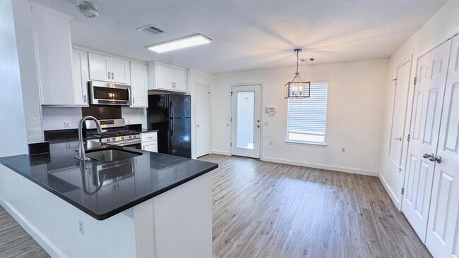 Building Photo - 14100 Briarcreek Loop