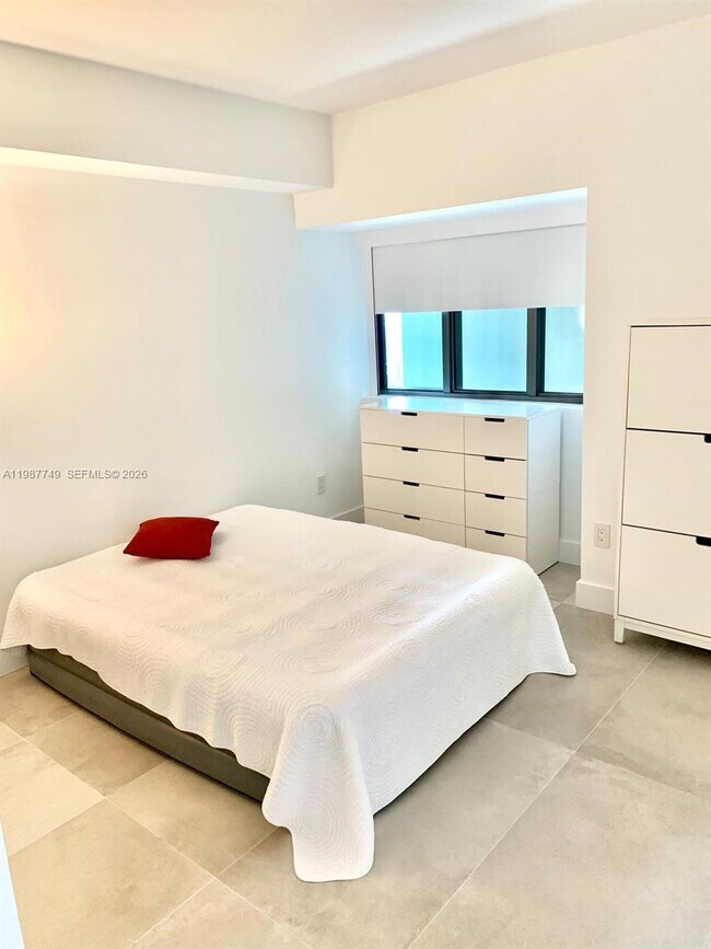 Building Photo - 650 NE 32nd St