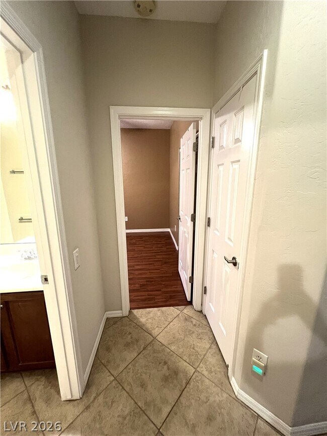 Building Photo - 4205 Gliding Gulls Ave
