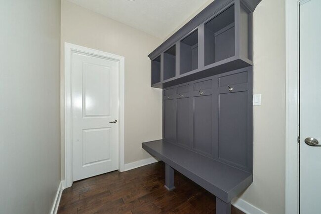 Building Photo - Beautiful 5 Bedroom With Finished Basement in Fishers