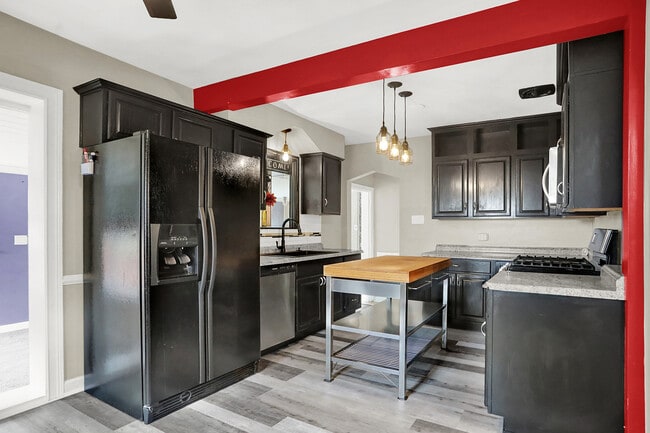 Building Photo - 233 W Westfield Blvd