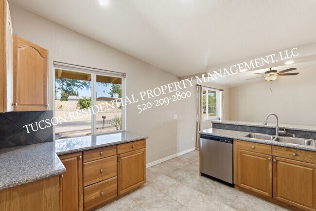 Building Photo - 9712 E Nicaragua Pl