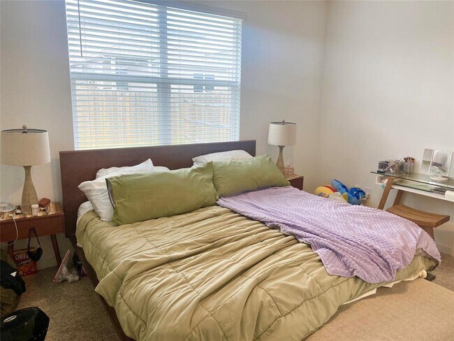 Building Photo - 2307 Langdale Ln