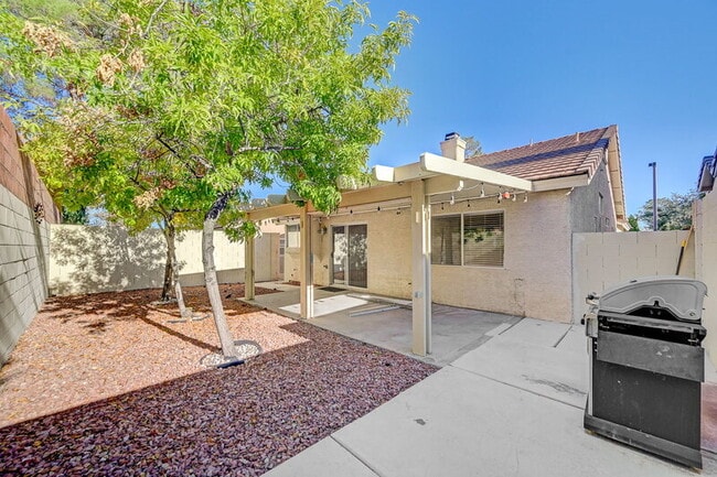 Building Photo - 1813 Lyell Canyon Ln