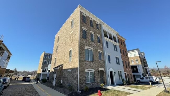 Building Photo - Gorgeous Townhome For Rent in the heart of...