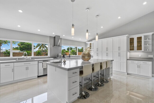 Building Photo - 7101 W Lake Dr