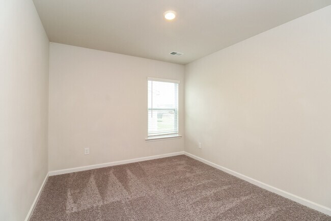 Building Photo - 118 Bent Holly Dr