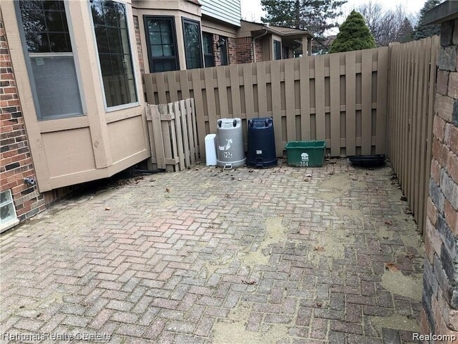 Building Photo - 43449 Arbor Way W