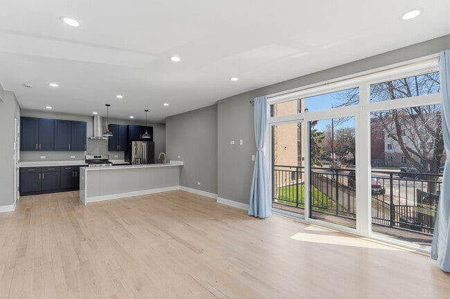 Building Photo - 7428 N Rogers Ave