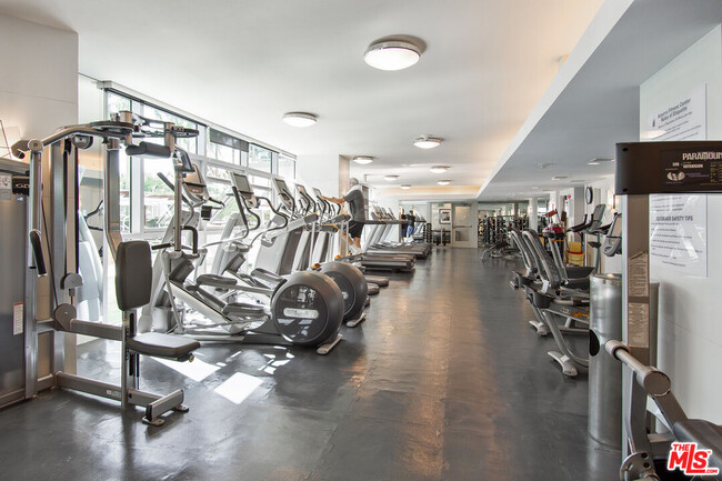 Building Photo - 13700 Marina Pointe Dr