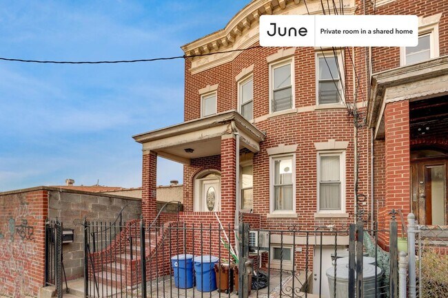 Building Photo - Room in Shared 3 bed/1 bath home