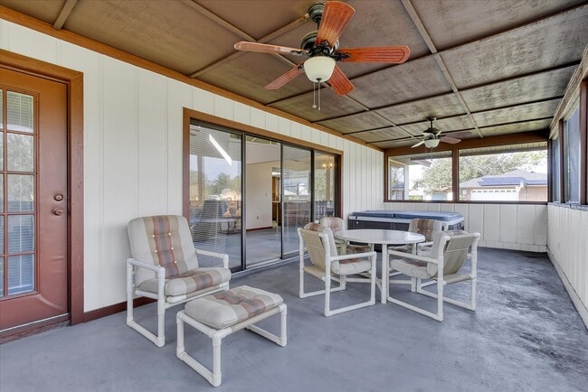 Back Porch - 905 Mendoza Ln