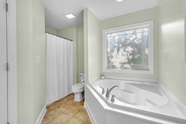 Building Photo - 112 Wild Oak Dr