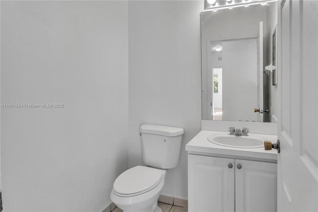 Building Photo - 865 SW 6th St