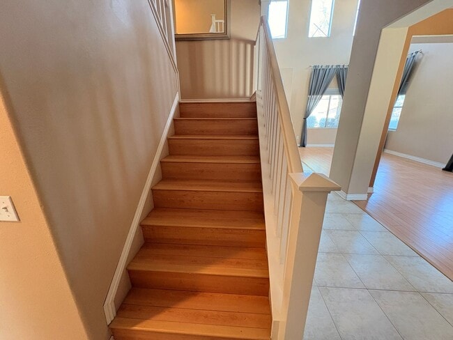 Building Photo - 4 Bed, 3 Bath in Corona!