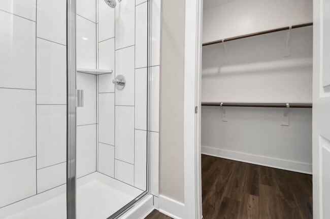 Building Photo - Elm