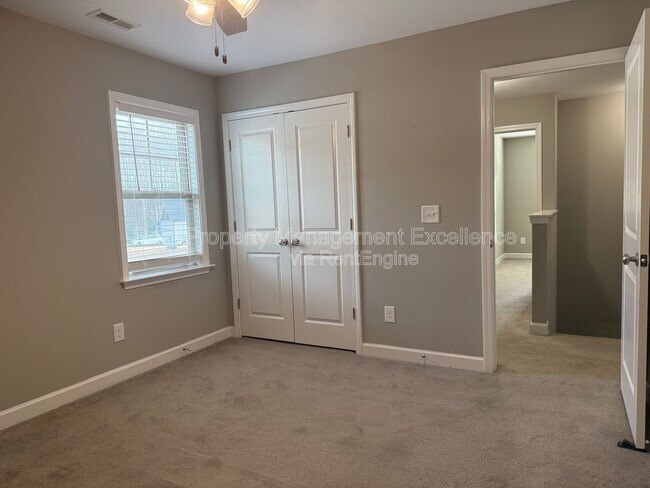 Building Photo - 432 Fallingbrook Dr