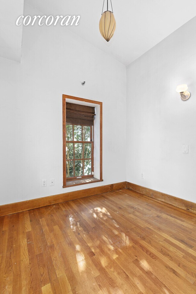 Building Photo - 124 Waverly Pl