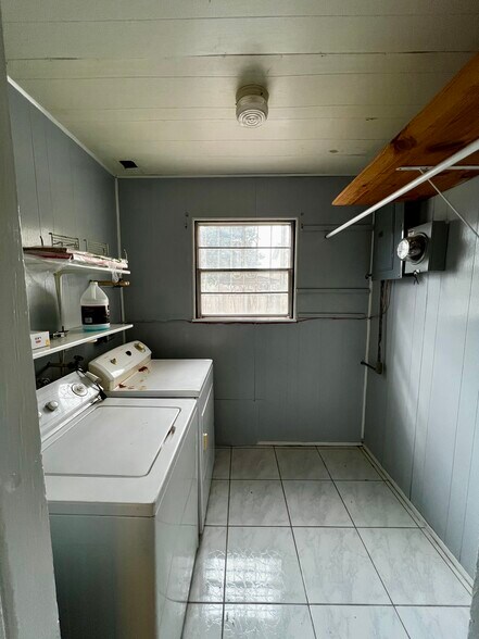 Building Photo - 304 Staunton St